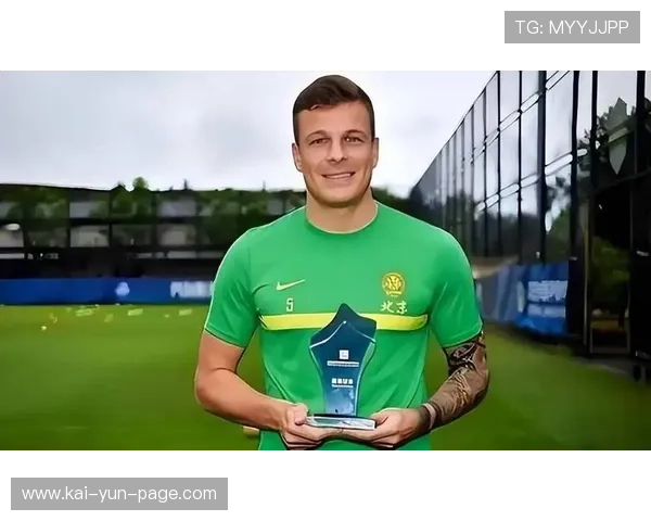 青岛西海岸年轻防线沟通不足 梅米舍维奇与王鹏搭档默契待提升